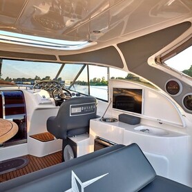 Прокат оренда катера яхти Bavaria 37 Sport HT VIP - авто на весілля у Києві - портфоліо 6