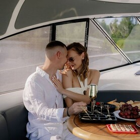 Прокат оренда катера яхти Bavaria 37 Sport HT VIP - авто на весілля у Києві - портфоліо 1