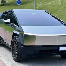 005 Tesla Cybertruck оренда з водієм - авто на весілля у Києві - портфоліо 1
