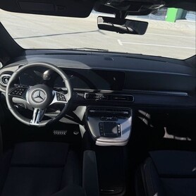 039 Мікроавтобус Mercedes-Benz V class 2025 - авто на весілля у Києві - портфоліо 4