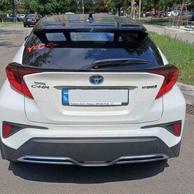 083 Позашляховик на весілля Toyota CH-R 2019 біла - авто на весілля у Києві - портфоліо 3