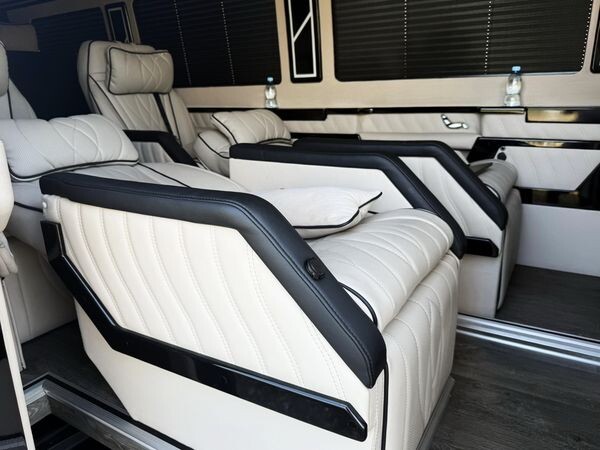 106 Mercedes-Benz Sprinter Vip класу для трансфера 
