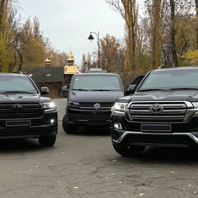 143 Оренда броньованої Toyota Land Cruiser 200 - авто на весілля у Києві - портфоліо 2
