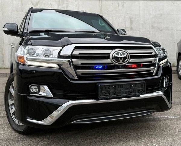 143 Оренда броньованої Toyota Land Cruiser 200 