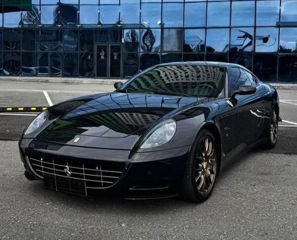 281 Ferrari 612 чорна для фотосесії зйомки 