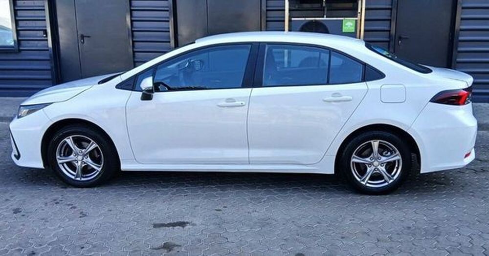 349 Toyota Corolla біла авто на весілля 