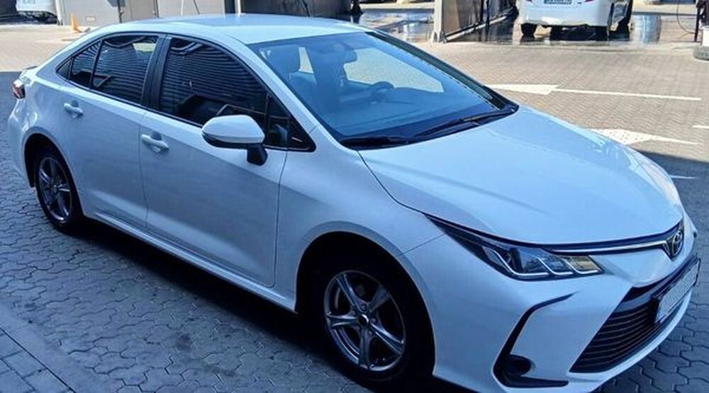 349 Toyota Corolla біла авто на весілля 