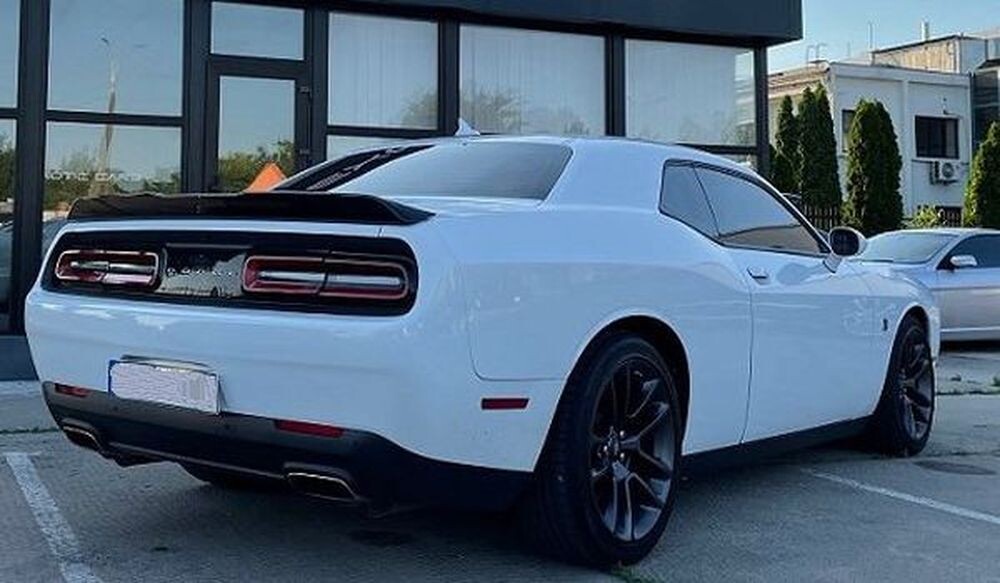 440 Прокат Dodge Challenger білий 6.4  