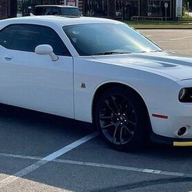 440 Прокат Dodge Challenger білий 6.4 - авто на весілля у Києві - портфоліо 4
