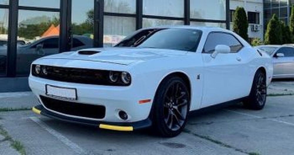 440 Прокат Dodge Challenger білий 6.4  