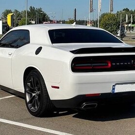 440 Прокат Dodge Challenger білий 6.4 - авто на весілля у Києві - портфоліо 5