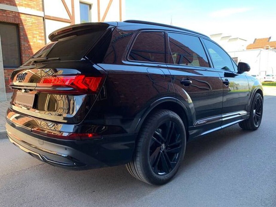 439 Оренда Audi Q7 R-Line у Києві  
