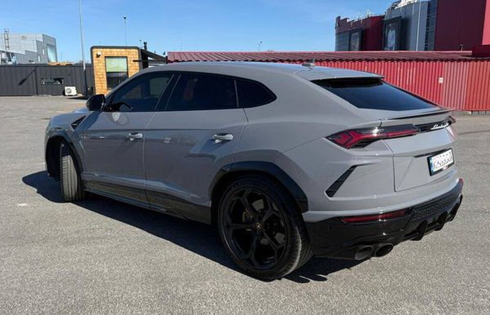 066 Оренда Lamborghini Urus у Києві – з водієм 