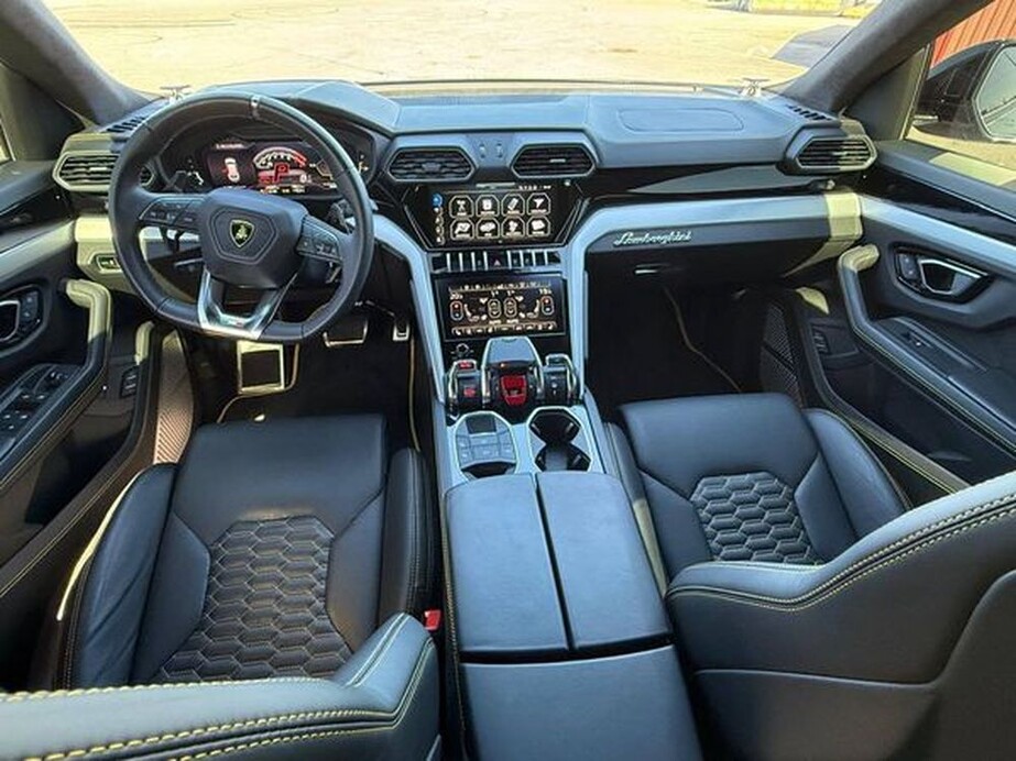 066 Оренда Lamborghini Urus у Києві – з водієм 