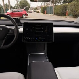Tesla Model Y - авто на весілля у Луцьку - портфоліо 3