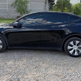 Tesla Model Y - авто на весілля у Луцьку - портфоліо 6