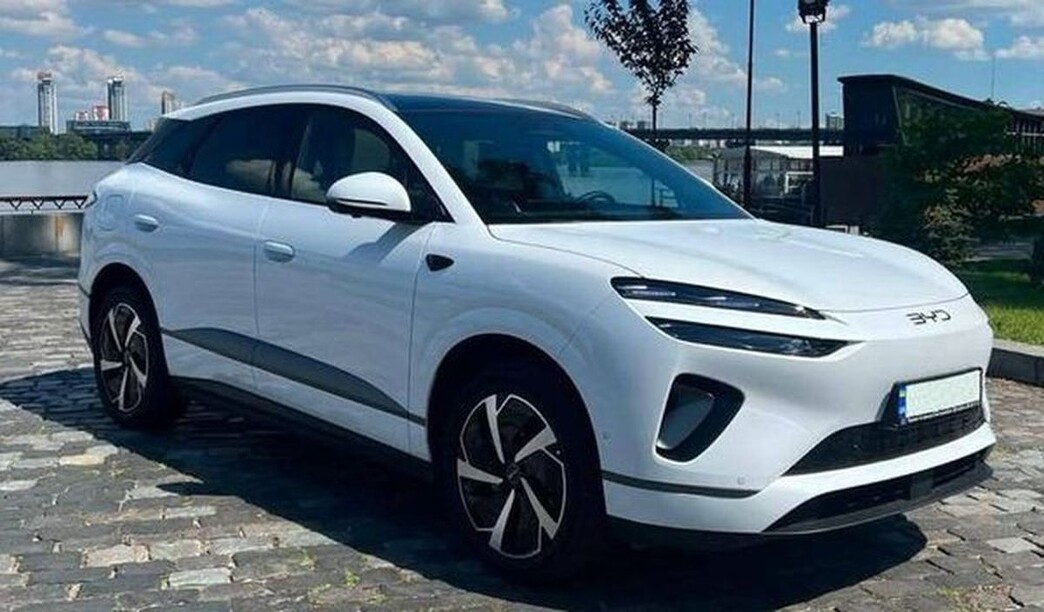 034 BYD ID електро позашляховик білий на весілля 
