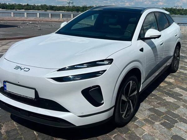 034 BYD ID електро позашляховик білий на весілля 