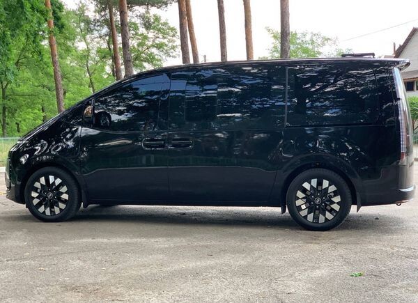 053 Прокат мікроавтобуса Hyundai Staria без водія 