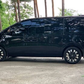053 Прокат мікроавтобуса Hyundai Staria без водія - авто на весілля у Києві - портфоліо 4