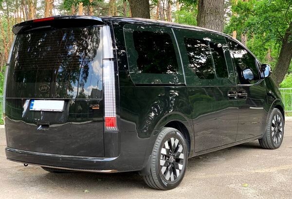 053 Прокат мікроавтобуса Hyundai Staria без водія 