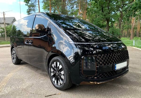 053 Прокат мікроавтобуса Hyundai Staria без водія 