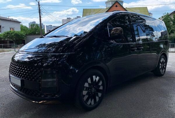 053 Прокат мікроавтобуса Hyundai Staria без водія 