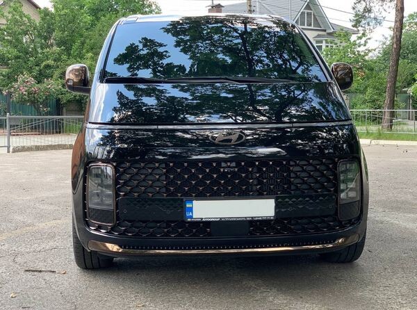 053 Прокат мікроавтобуса Hyundai Staria без водія 