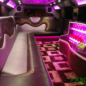 Лімузин  Hummer H2 Львів - авто на весілля у Львові - портфоліо 2