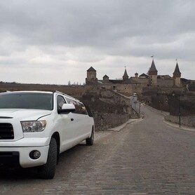 Лімузин Toyota Sequoia з літнім майданчиком - авто на весілля у Львові - портфоліо 6