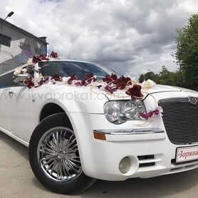 Лімузин Львів Крайслер С300 - авто на весілля у Львові - портфоліо 4