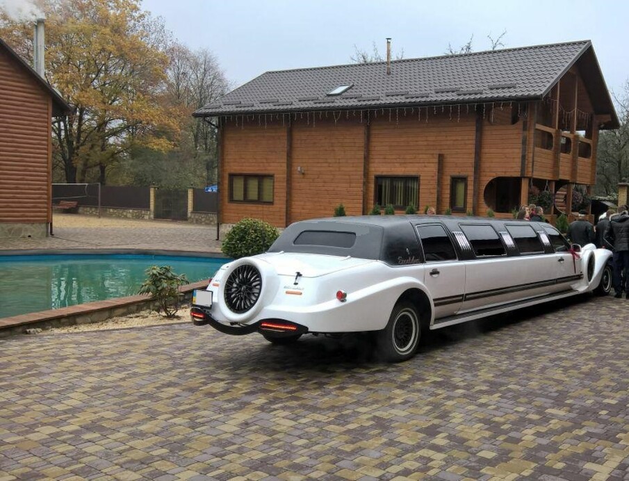 Лімузин Lincoln Excalibur у Львові 
