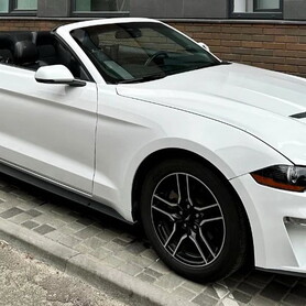 094 Прокат кабріолет Ford Mustang GT білий - авто на весілля у Києві - портфоліо 1