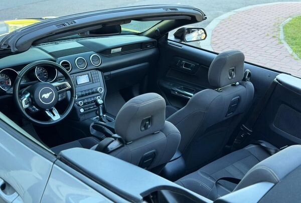027 Прокат кабріолет Ford Mustang GT сірий 
