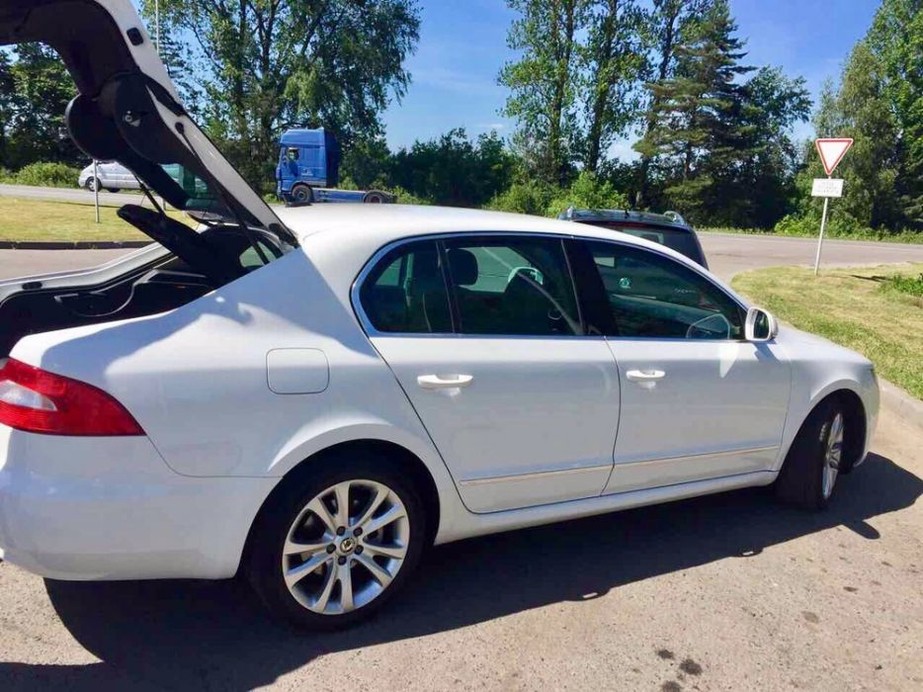Skoda Superb white 4X4 