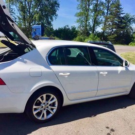Skoda Superb white 4X4 - авто на весілля у Дніпрі - портфоліо 5