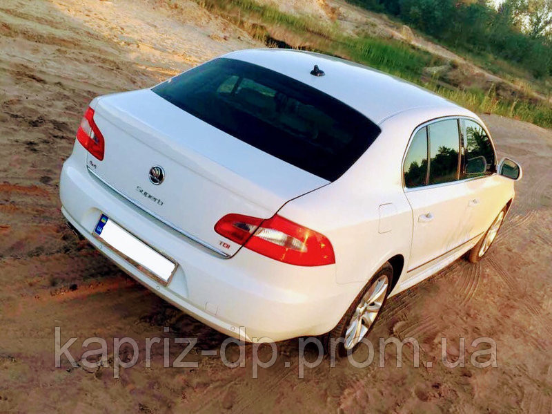 Skoda Superb white 4X4 