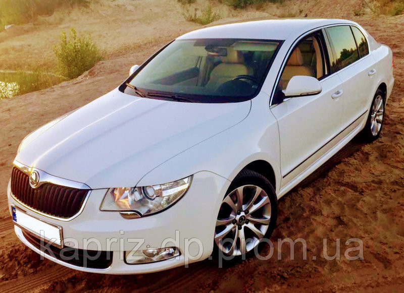 Skoda Superb white 4X4 