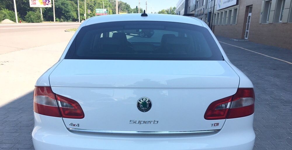 Skoda Superb white 4X4 