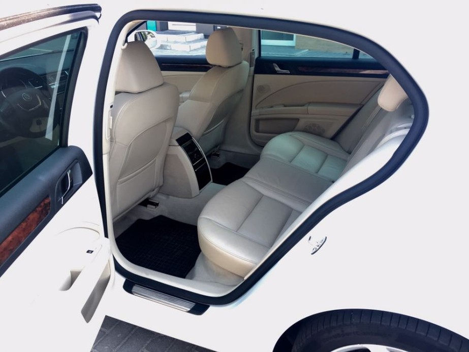 Skoda Superb white 4X4 