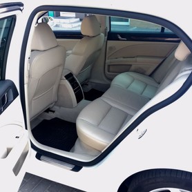 Skoda Superb white 4X4 - авто на весілля у Дніпрі - портфоліо 2
