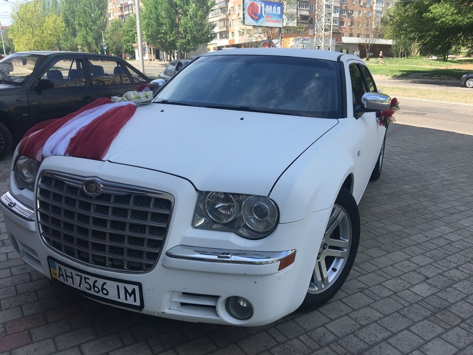Свадебный Chrysler 300С белый, заказ авто 