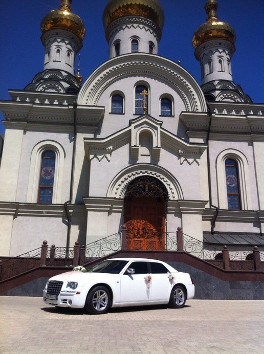 Свадебный Chrysler 300С белый, заказ авто 