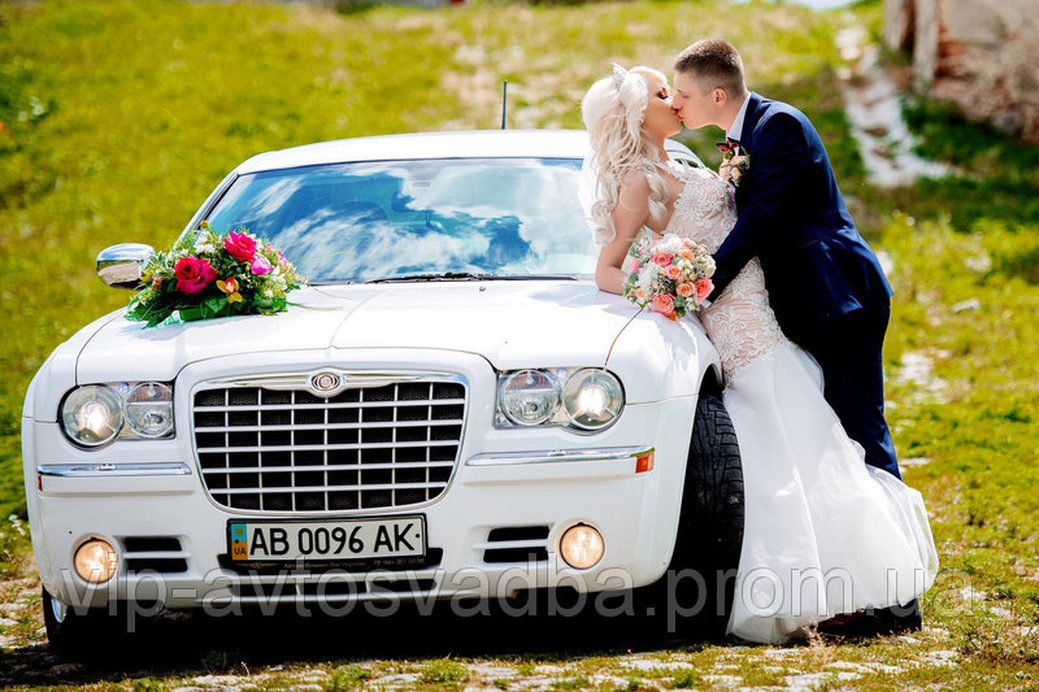 Белый Chrysler 300 CC 
