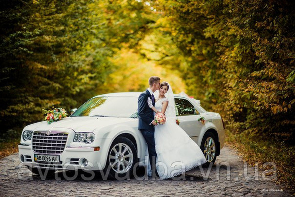 Белый Chrysler 300 CC 