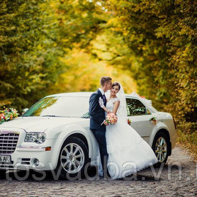 Белый Chrysler 300 CC - авто на весілля у Вінниці - портфоліо 3