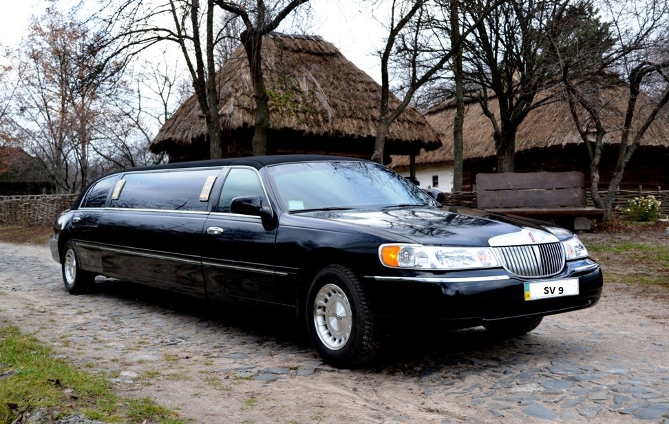 Lincoln Tawn Car 