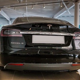 TESLA Model S90d - авто на весілля у Києві - портфоліо 2