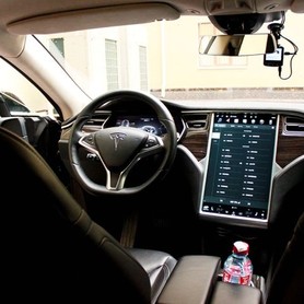 TESLA Model S90d - авто на весілля у Києві - портфоліо 5