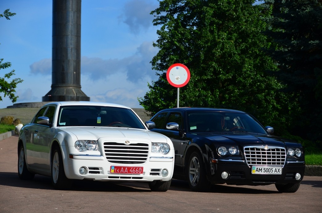 CHRYSLER — 300 C седан  